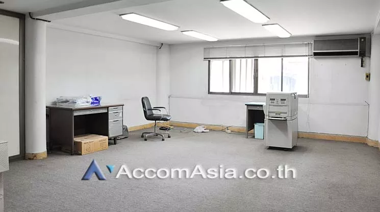  2  Office Space For Rent in Ratchadaphisek ,Bangkok MRT Sutthisan AA14496